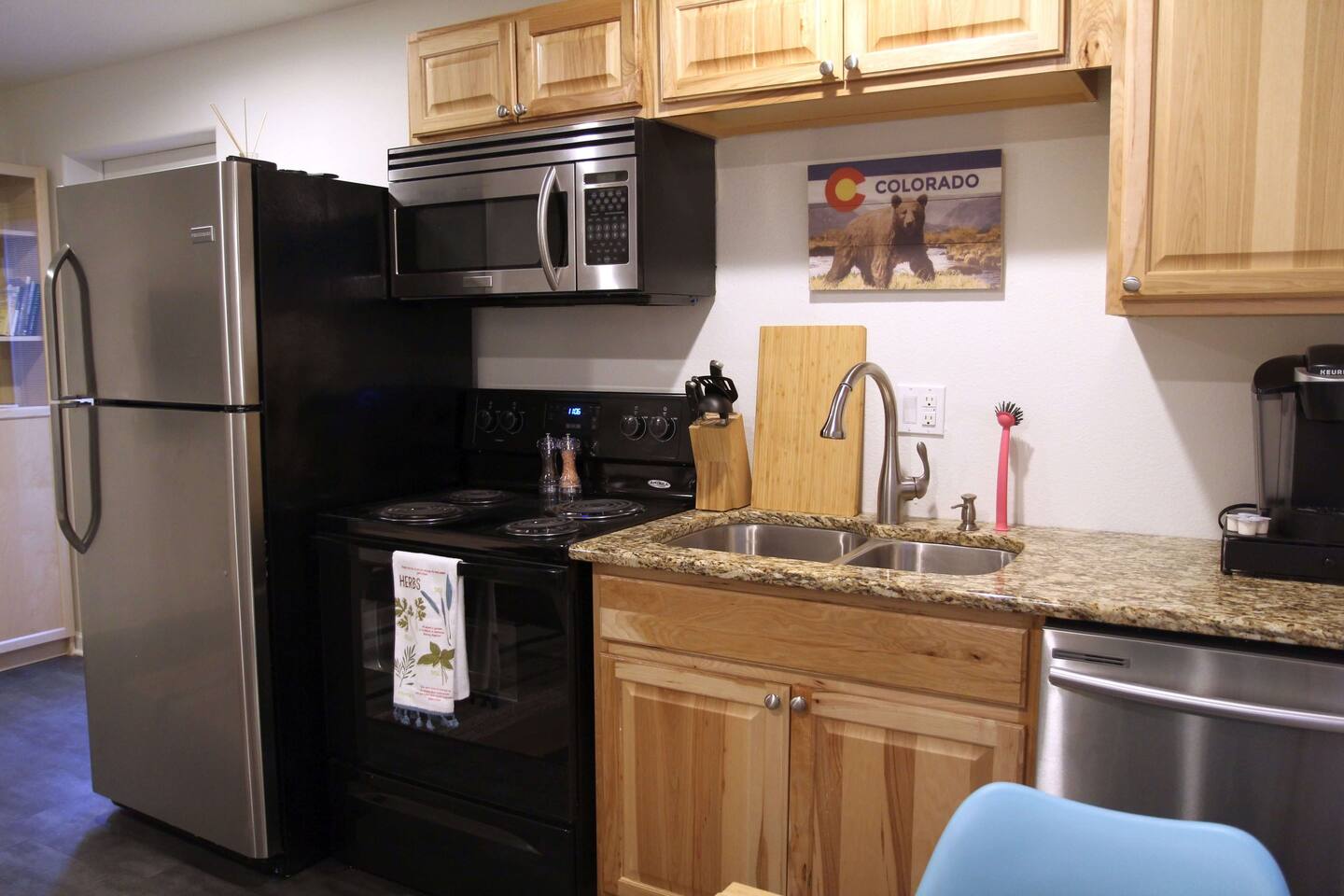 The kitchenette includes a full size refrigerator, microwave, stove and dish washing machine.  Coffee, tea and bottled water are provided for your enjoyment.